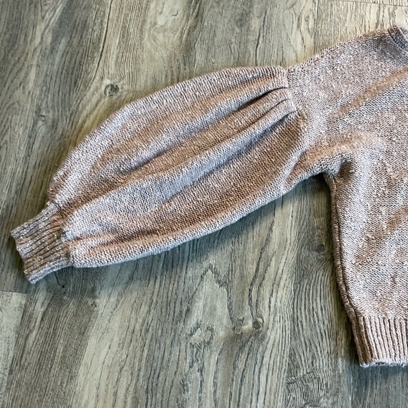 Abercrombie& Fitch Women’s Cropped Balloon Sleeve Crewneck Sweater, size XS - Picture 4 of 10